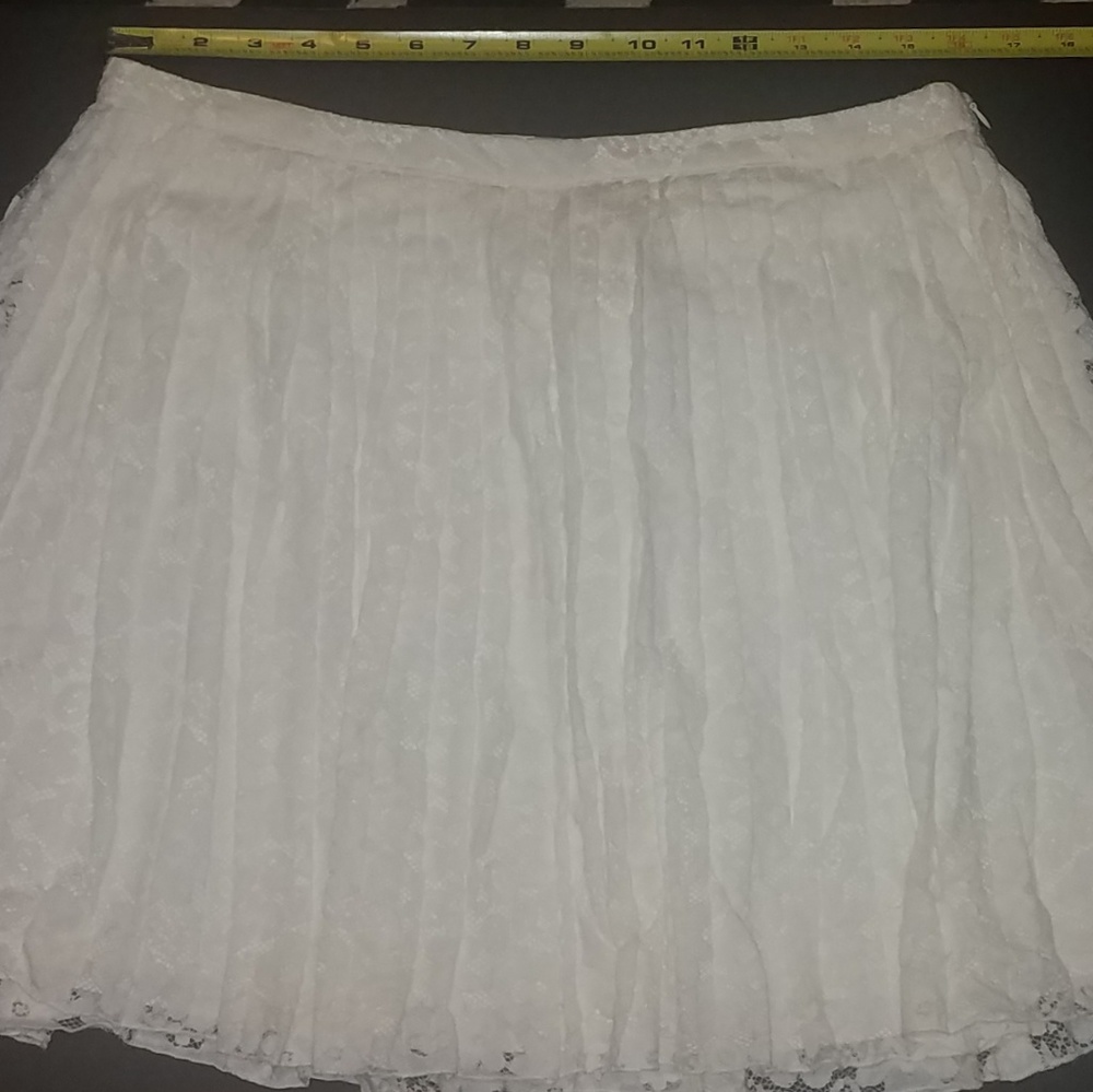 Pleat lace skirt